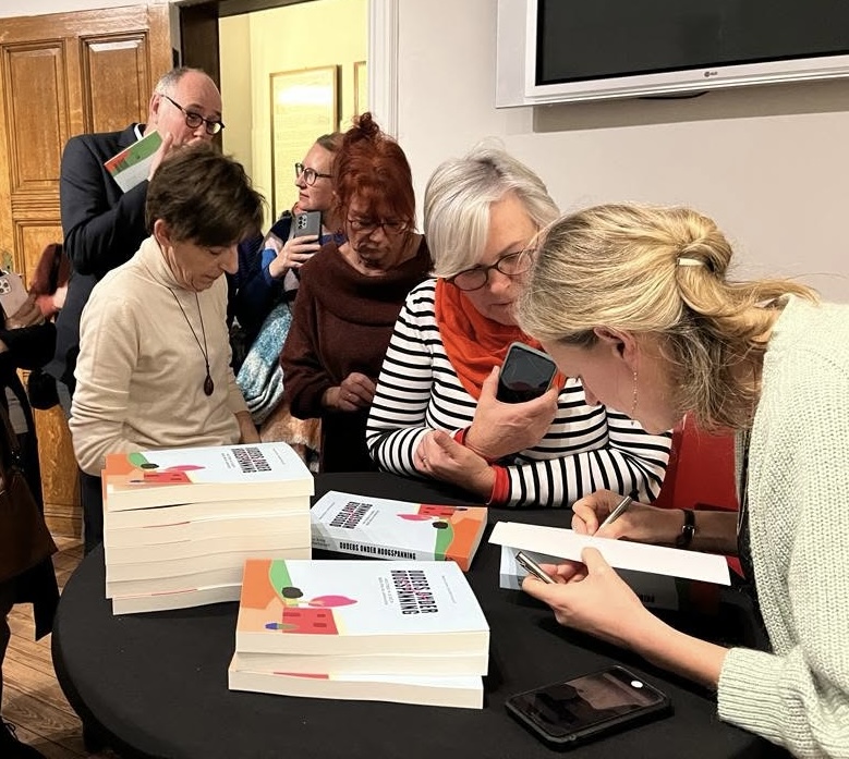 Boekvoorstelling 'Ouders onder Hoogspanning' van Marie-Anne Vanderhasselt, uitgegeven bij El Tigre.